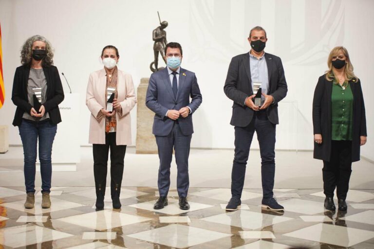 Ajuda a la Infància Sense Recursos recull el Premi Voluntariat de la Generalitat