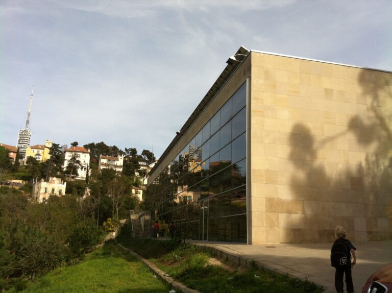 La Biblioteca Collserola-Josep Miracle reobre les seves portes el 13 de juny