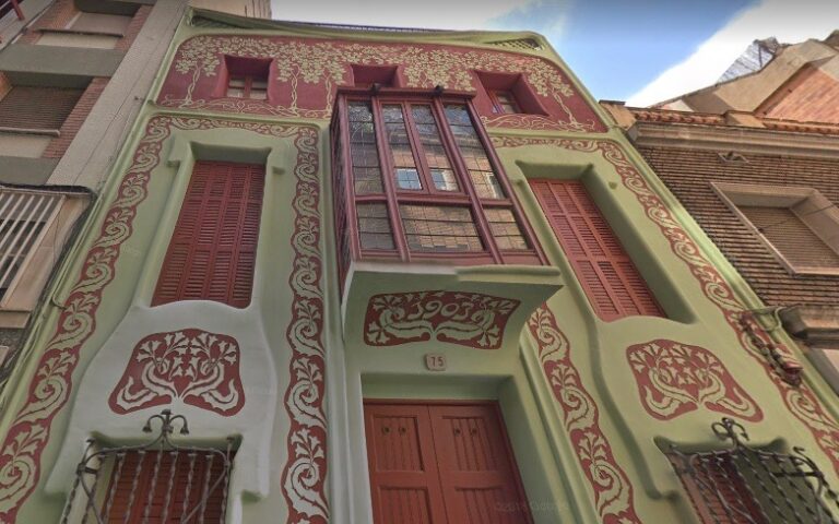 La Casa José Buil, una petita joia modernista amagada al carrer Pàdua