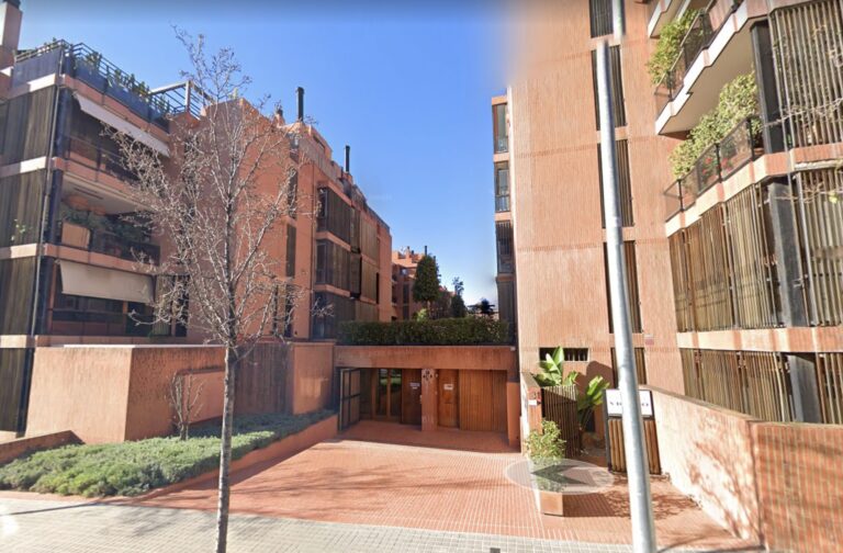 El conjunt residencial Freixa Raset, una illa de cases per encàrrec del Banco Urquijo