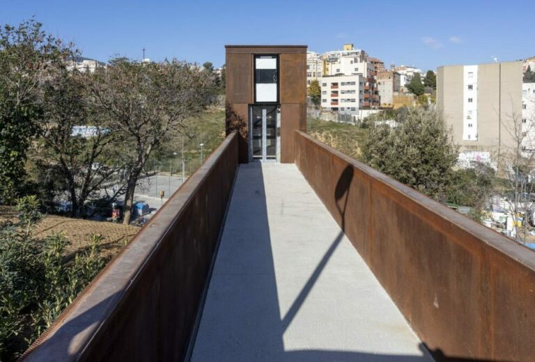 Es posa en marxa el nou ascensor del metro de Vallcarca