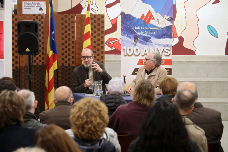 El Club Excursionista de Gràcia debat sobre l’ús del català en l’esport i els mitjans