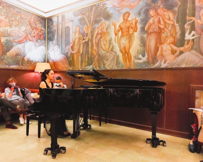 Emma Stratton, joventut i talent al piano del Jardí dels Tarongers