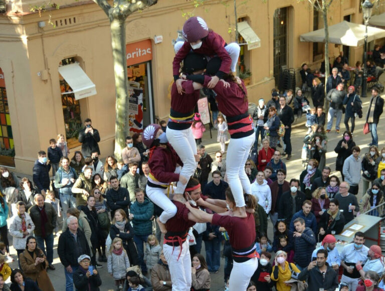 Els Castellers de Sarrià superen la seva millor actuació en una diada