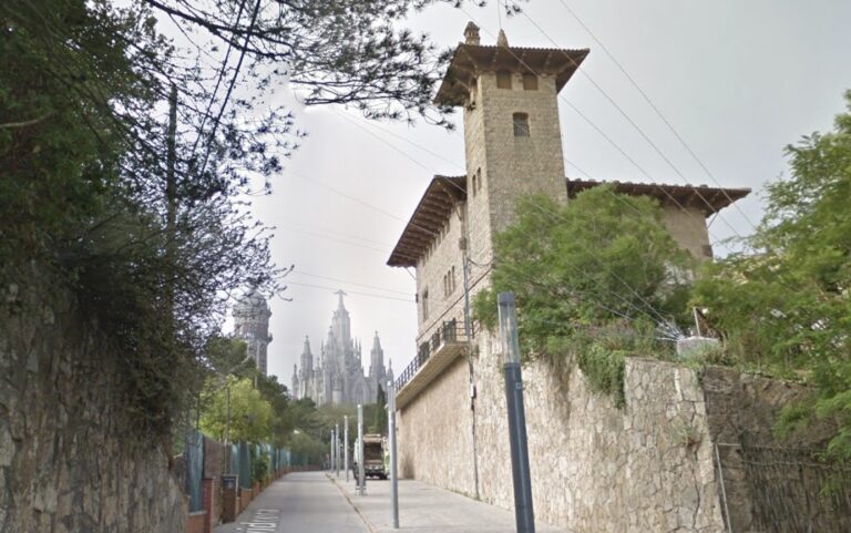La torre Pastor de Cruïlles, modernisme al cim del Tibidabo