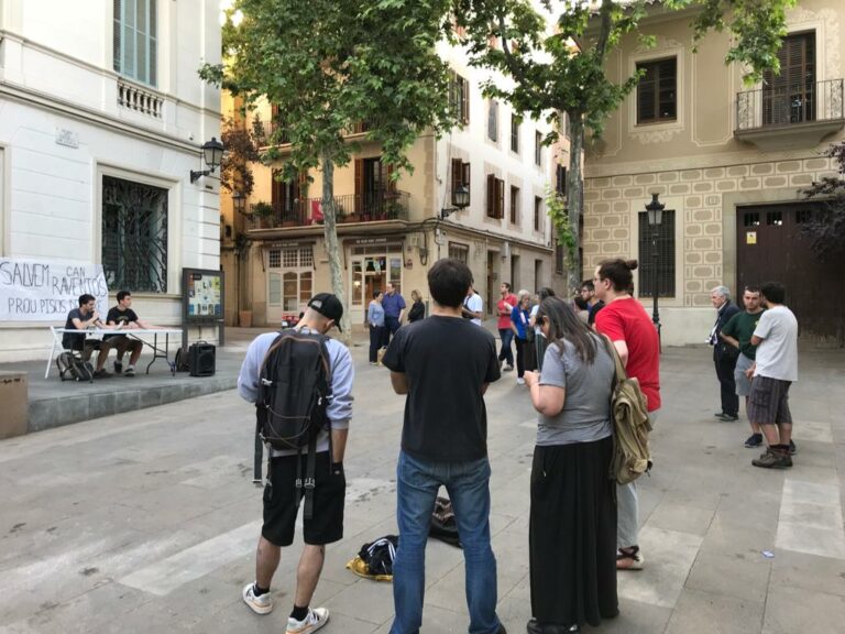 Can Raventós, La Tecla i Esberla protesten juntes contra la gestió d’Albert Batlle
