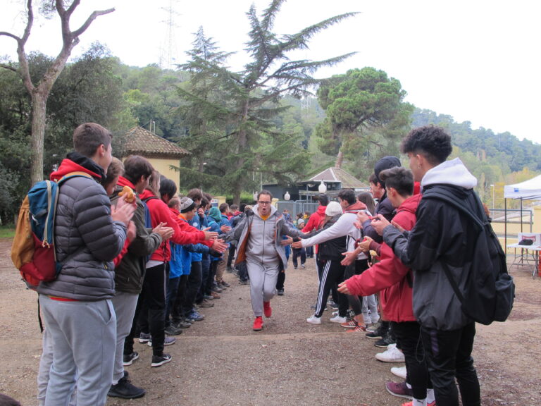Collserola reuneix adults amb discapacitat i alumnes d’escola en una cursa d’orientació