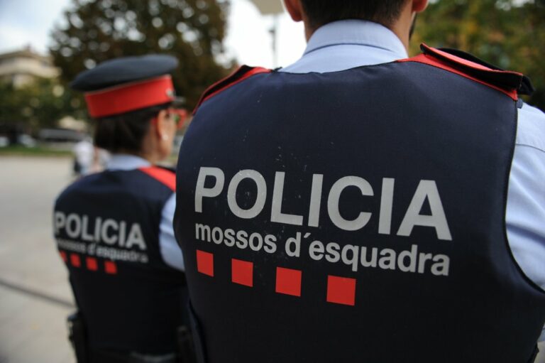 Detenen a Sarrià un tècnic de datàfons que manipulava els aparells per reingressar-se els diners