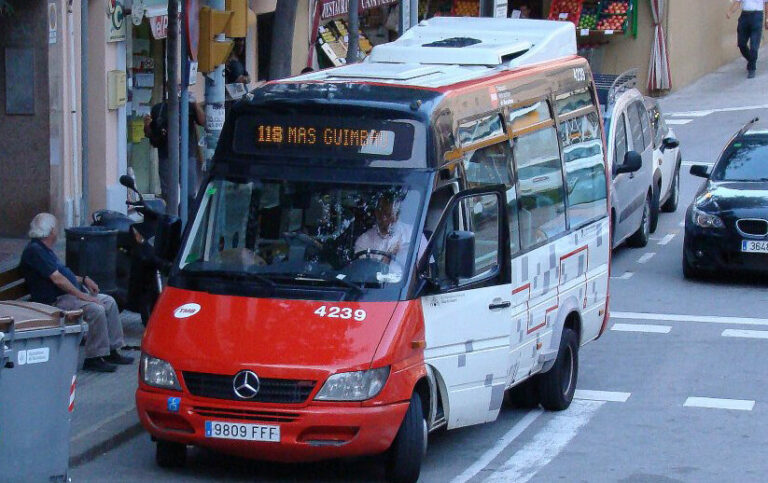 La comissió de Mobilitat demana augmentar la freqüència de busos als barris de muntanya