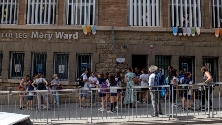 Famílies afectades pel tancament de l’escola Mary Ward denuncien incompliments d’Educació