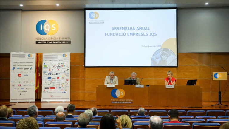 Carme Artigas visita l’Institut Químic de Sarrià