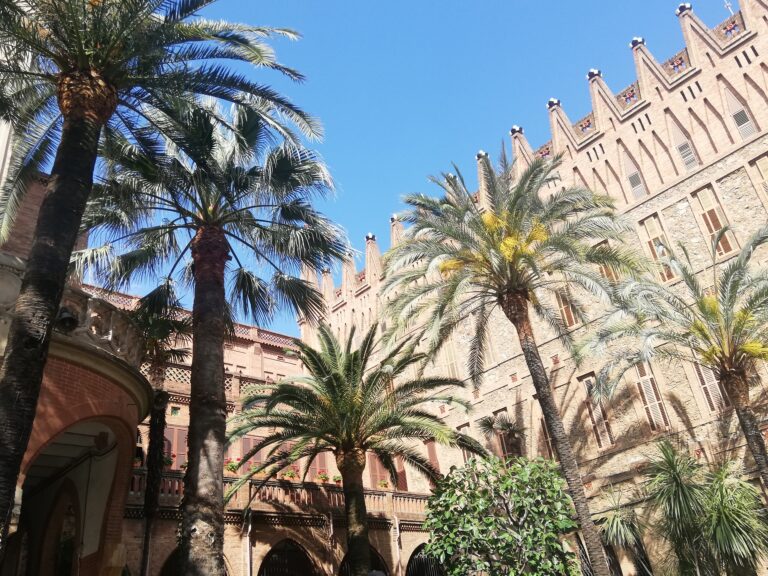 Els jardins de les Teresianes i de les Tres Torres: 100 anys de diferència