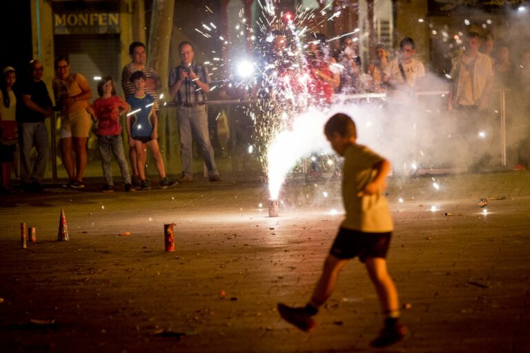 Els plans per passar una nit de revetlla de Sant Joan sense sortir del barri