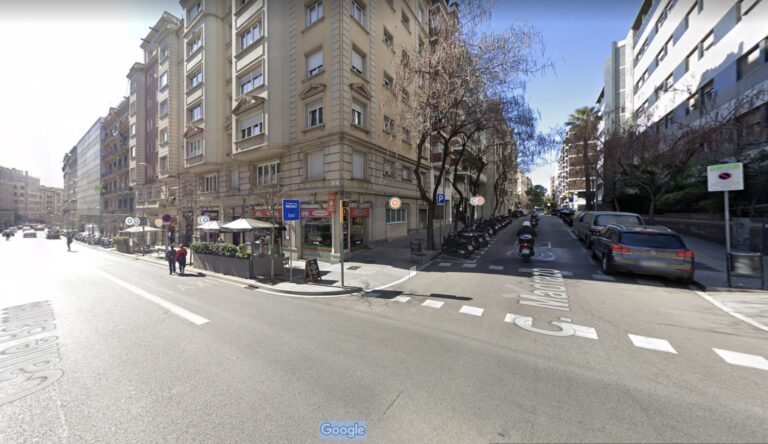 Mor un motorista de 48 anys en un accident a Balmes amb Madrazo