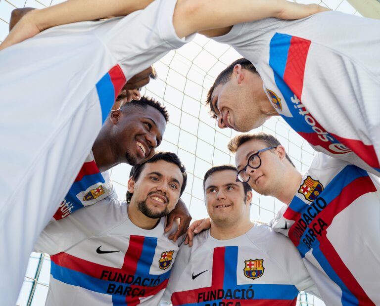 Un veí de Vallvidrera, dels primers a estrenar la nova equipació del FC Barcelona