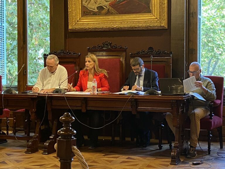 El veïnat es reivindica a la primera Audiència Pública de Sarrià-Sant Gervasi després de l’estiu