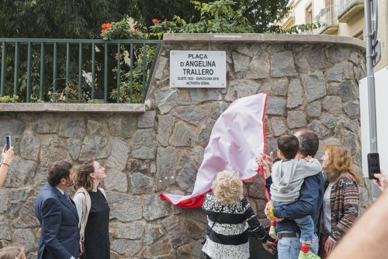Sarrià inaugura les places dedicades als activistes Angelina Trallero i Mariano Meseguer