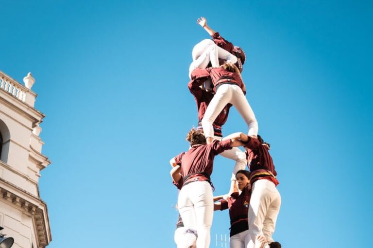 Els Castellers de Sarrià es consoliden com a colla de set