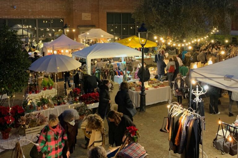 El mercat de Nadal de les Tres Torres es trasllada a la Casa Sant Felip Neri per continuar creixent