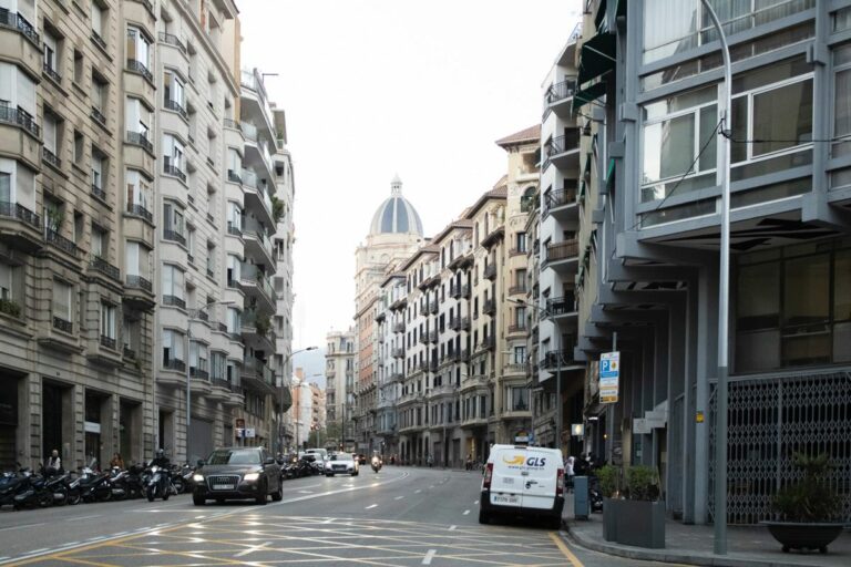El carrer Balmes tindrà dos nous semàfors al març i un tercer a l’abril