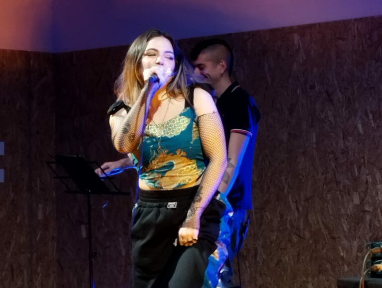 Jara Aiala & El Tornado fan ballar el públic del Mercat Cultural de Vallvidrera amb ‘Demons’