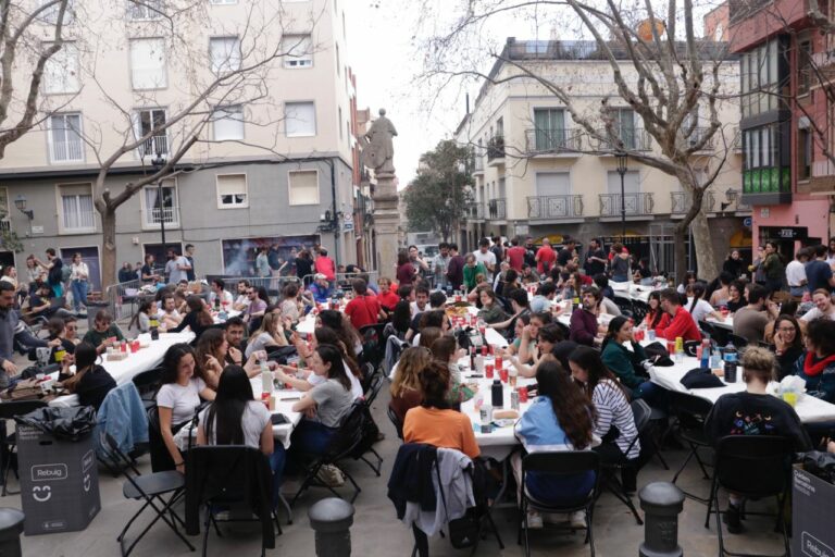 La calçotada popular de Sarrià celebra 10 anys tot i la falta de permís inicial