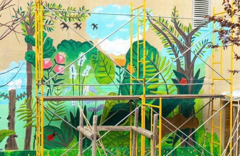 Nou mural a Sarrià que reivindica la natura i un barri més verd