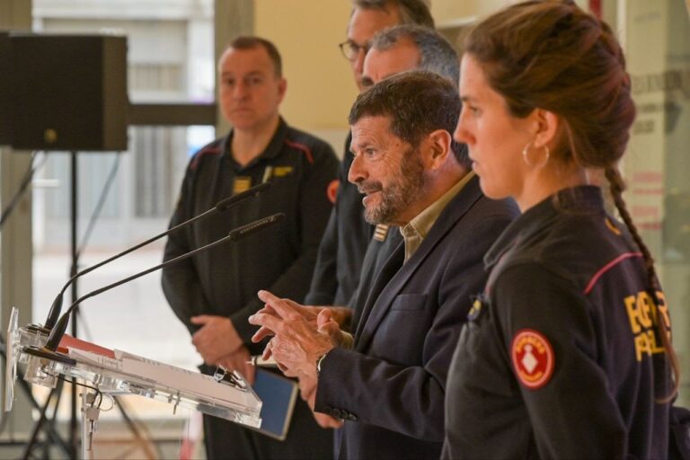 Batlle demana no fer “alarmisme” davant el risc d’incendi a Collserola, malgrat l’avís dels Bombers