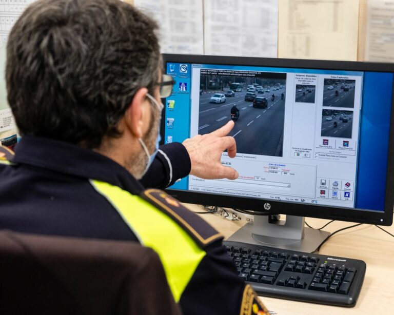 Denunciat penalment un conductor per circular a 126 km/h per la Via Augusta