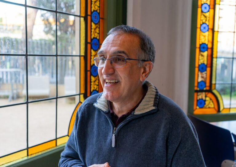 Sant Jordi, Sarrià i l’amor pels llibres: conversa amb l’escriptor Josep Ortiz