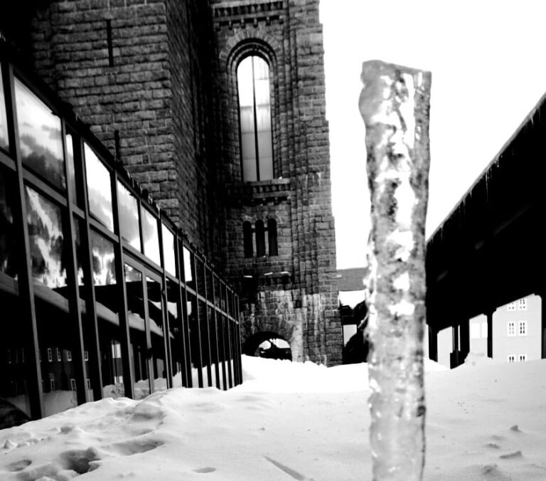 El cavaller amb cuirassa fosca