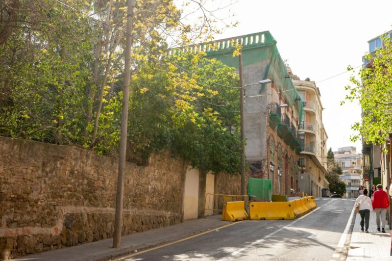 L’Ajuntament soterrarà línies elèctriques a Sarrià i El Putxet eliminant pals de fusta de les voreres