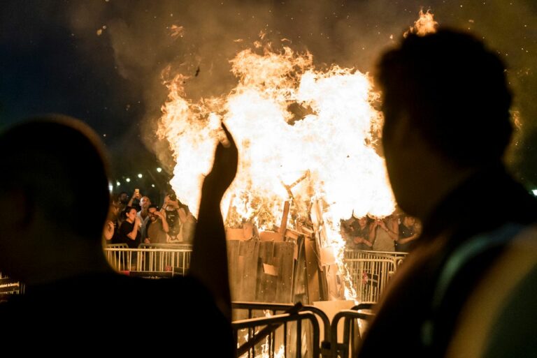 La revetlla de Sant Joan se celebra a Barcelona amb un risc “molt alt” d’incendi forestal