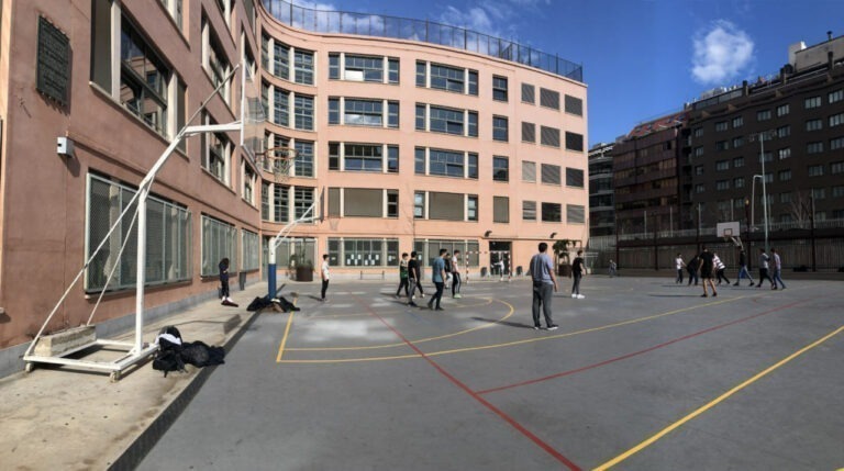 Els patis d’escoles de Sant Gervasi oberts a l’estiu