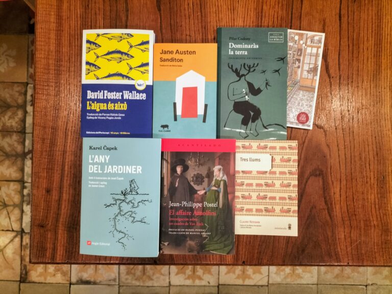 Lectures d’estiu per portar dins la maleta