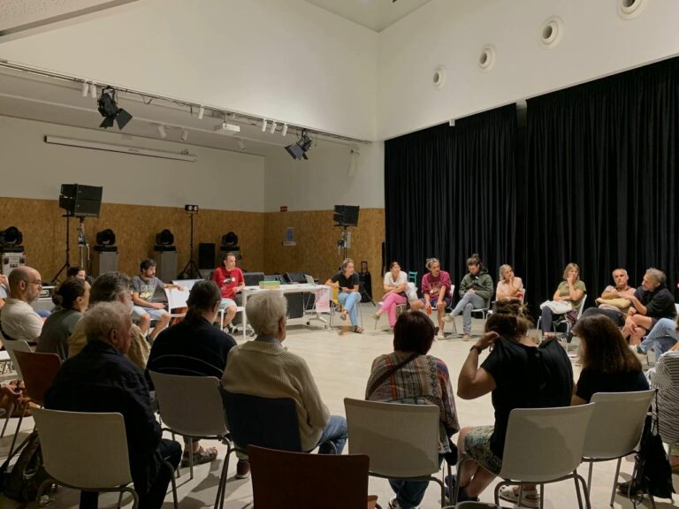 S’activa la solidaritat veïnal per combatre la multa de 65.000 euros a la Casa Buenos Aires