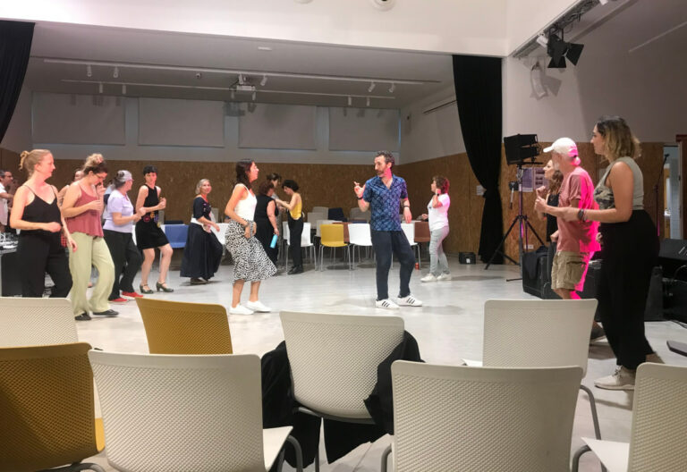 Salsa, traputina i bon ambient en el primer aniversari del Mercat Cultural de Vallvidrera 