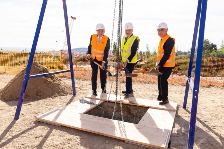 Collboni i Fainé col·loquen la primera pedra del CaixaResearch Institute a la Bonanova