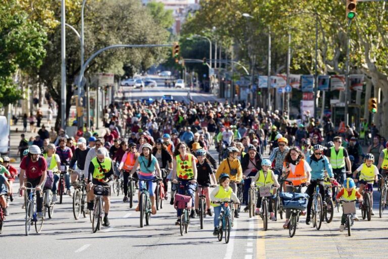 La mobilitat (in)sostenible a Sarrià i Vallvidrera: dos barris receptors de mobilitat educativa La mobilitat (in)sostenible a Sarrià i Vallvidrera: dos barris receptors de mobilitat educativa