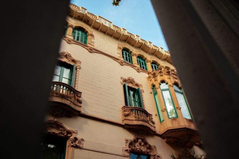 La torre Joan Pujol, modernisme al cor de la Bonanova