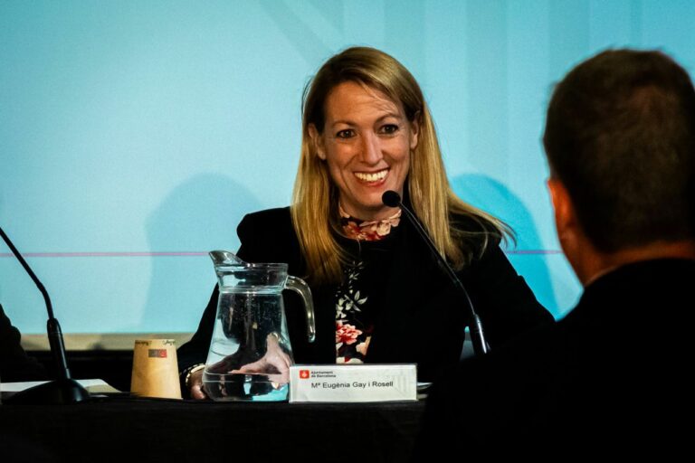 Gay es compromet a “fer pressió” a l’Ajuntament perquè s’inverteixi als barris de muntanya