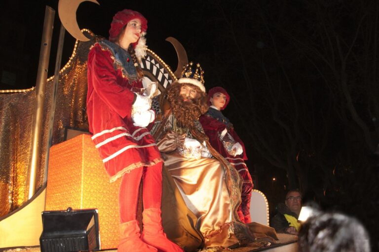 Sarrià-Sant Gervasi busca voluntaris per a les cavalcades de Reis Sarrià-Sant Gervasi busca voluntaris per a les cavalcades de Reis