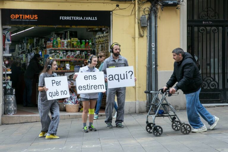 La Fundació Esmen reivindica la diversitat convertint Major de Sarrià en un escenari teatral