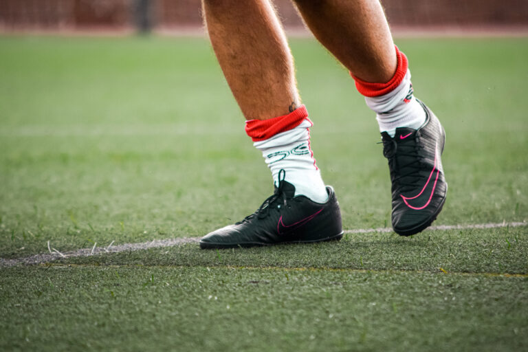 L’Ajuntament renovarà amb gespa artificial d’última generació el camp de futbol de Can Caralleu