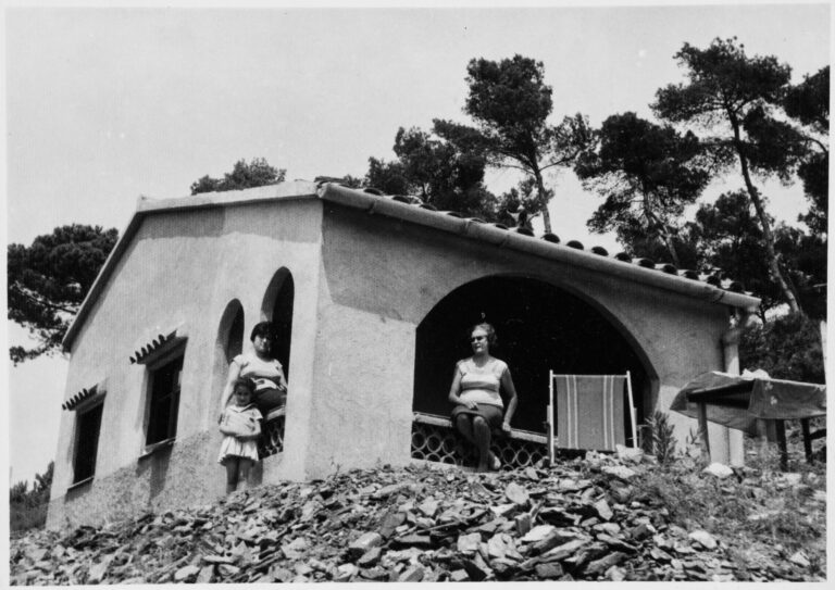 Una recopilació de fotografies antigues busca reconstruir la història del barri del Rectoret