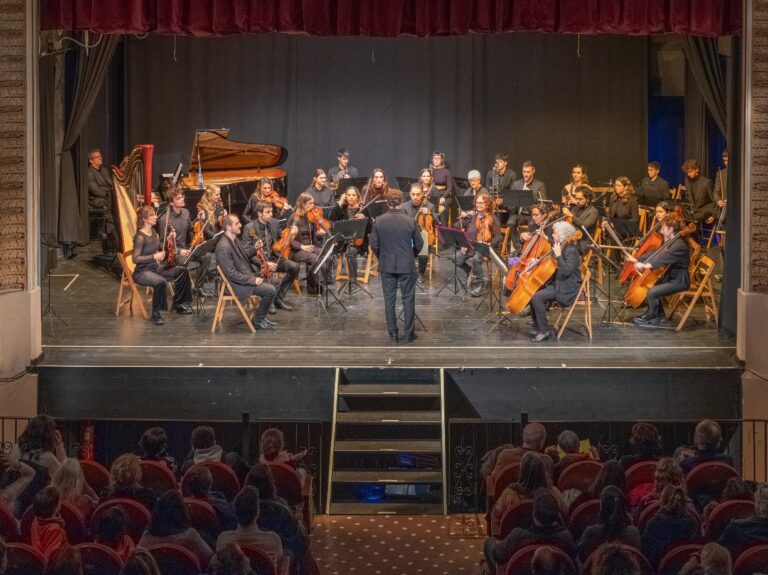 L’Orquestra de Cambra de Vallvidrera es presenta en societat amb el Concert d’Any Nou al Teatre de Sarrià