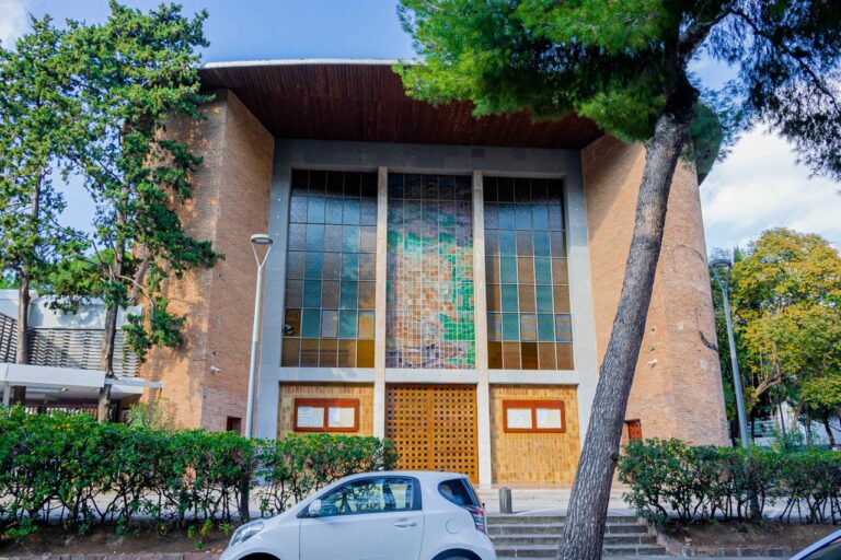 L’església de Sant Ot a Sarrià: un campanar a 67 metres d’altura i tres altars