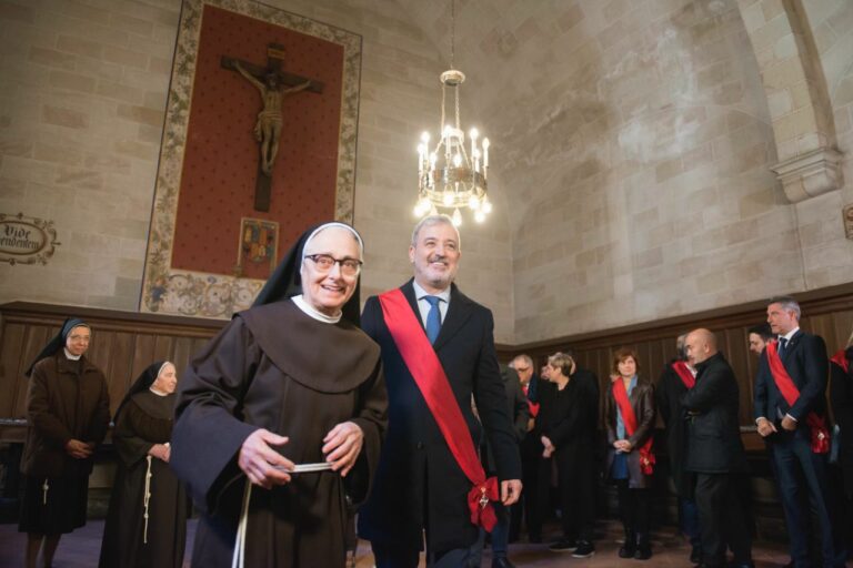 Collboni demana a les religioses del Monestir de Pedralbes que ajudin a fer ploure