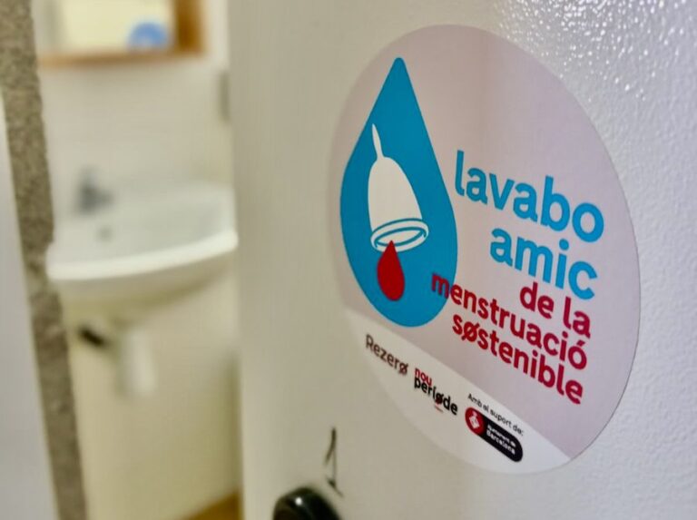 ‘Lavabos amics’ de la menstruació sostenible: només dues escoles de Sarrià-Sant Gervasi adherides
