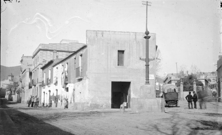 La plaça Artós: de principal entrada a l’antiga vila de Sarrià a punt de trobada de l’extrema dreta
